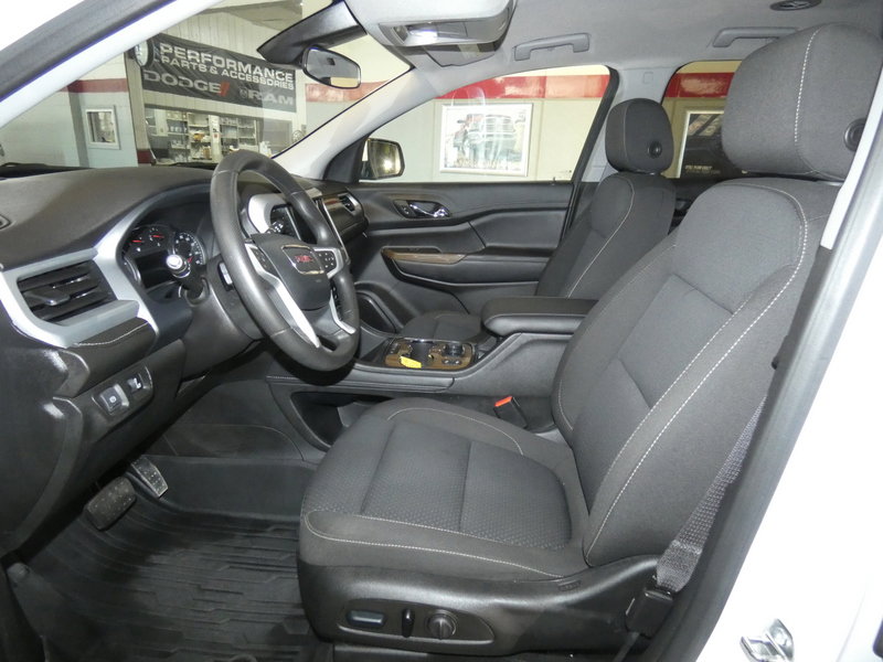 Used 2023 GMC Acadia SLE w/ Driver Convenience Package image 10