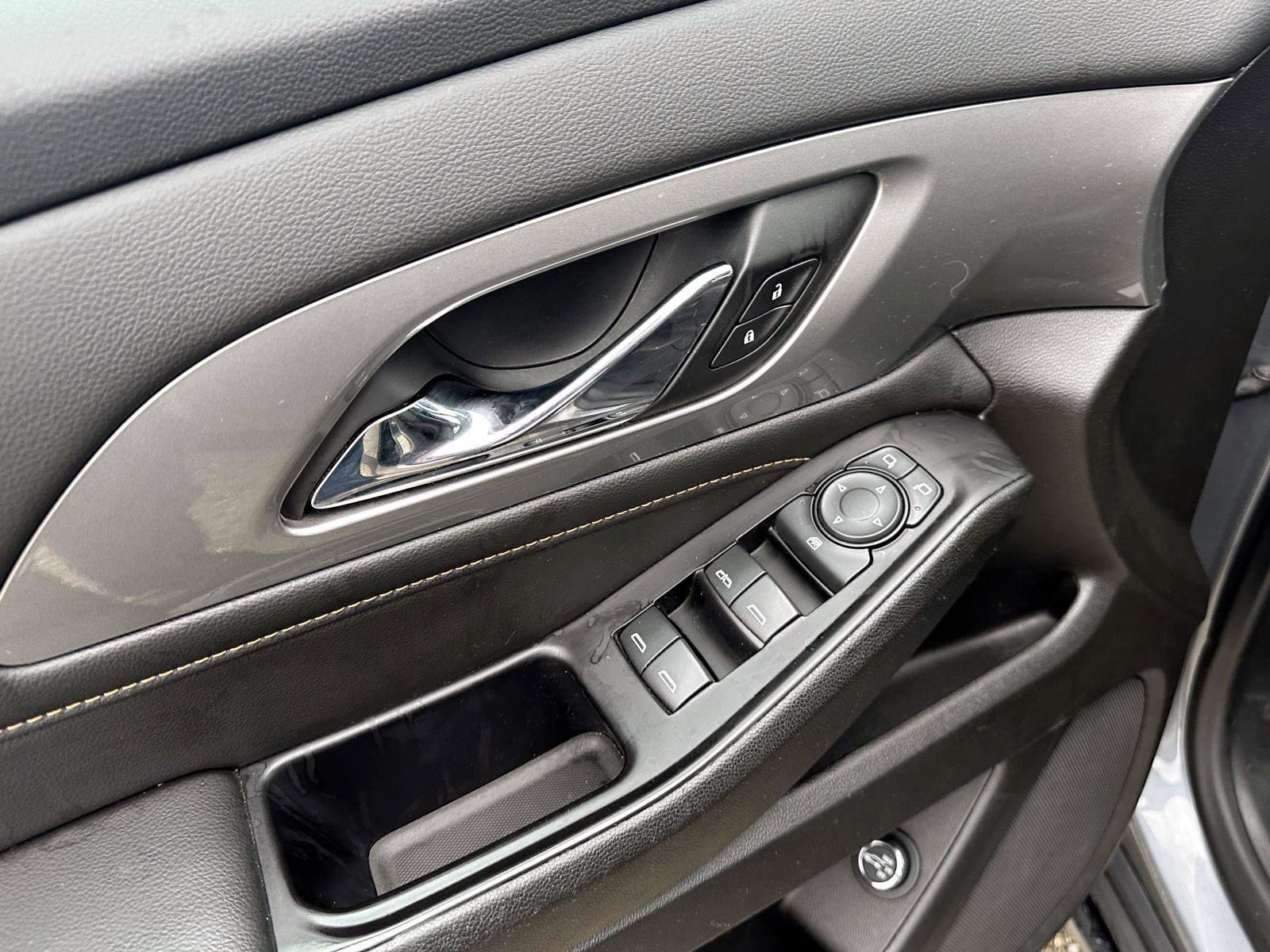 Used 2019 Chevrolet Traverse LT image 15