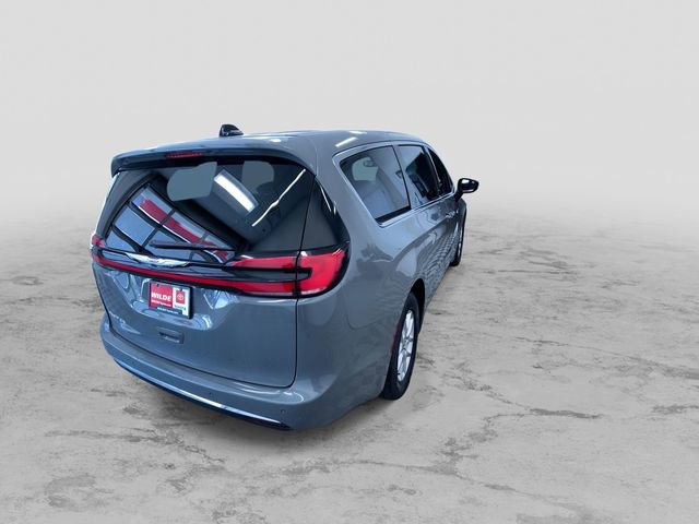 Used 2025 Chrysler Pacifica Select FWD image 10