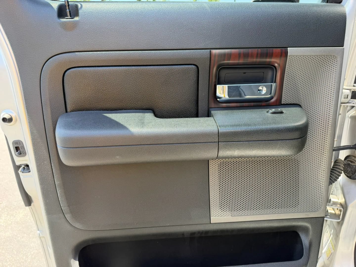 Used 2006 Lincoln Mark LT 2WD image 12