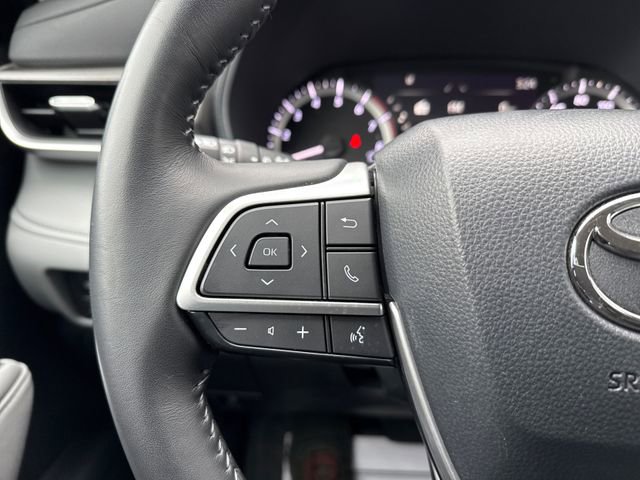 Used 2024 Toyota Highlander LE AWD/4WD image 33