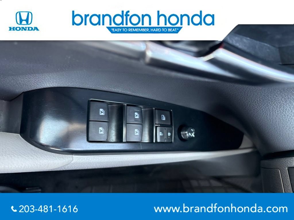Used 2020 Toyota Camry SE FWD image 13