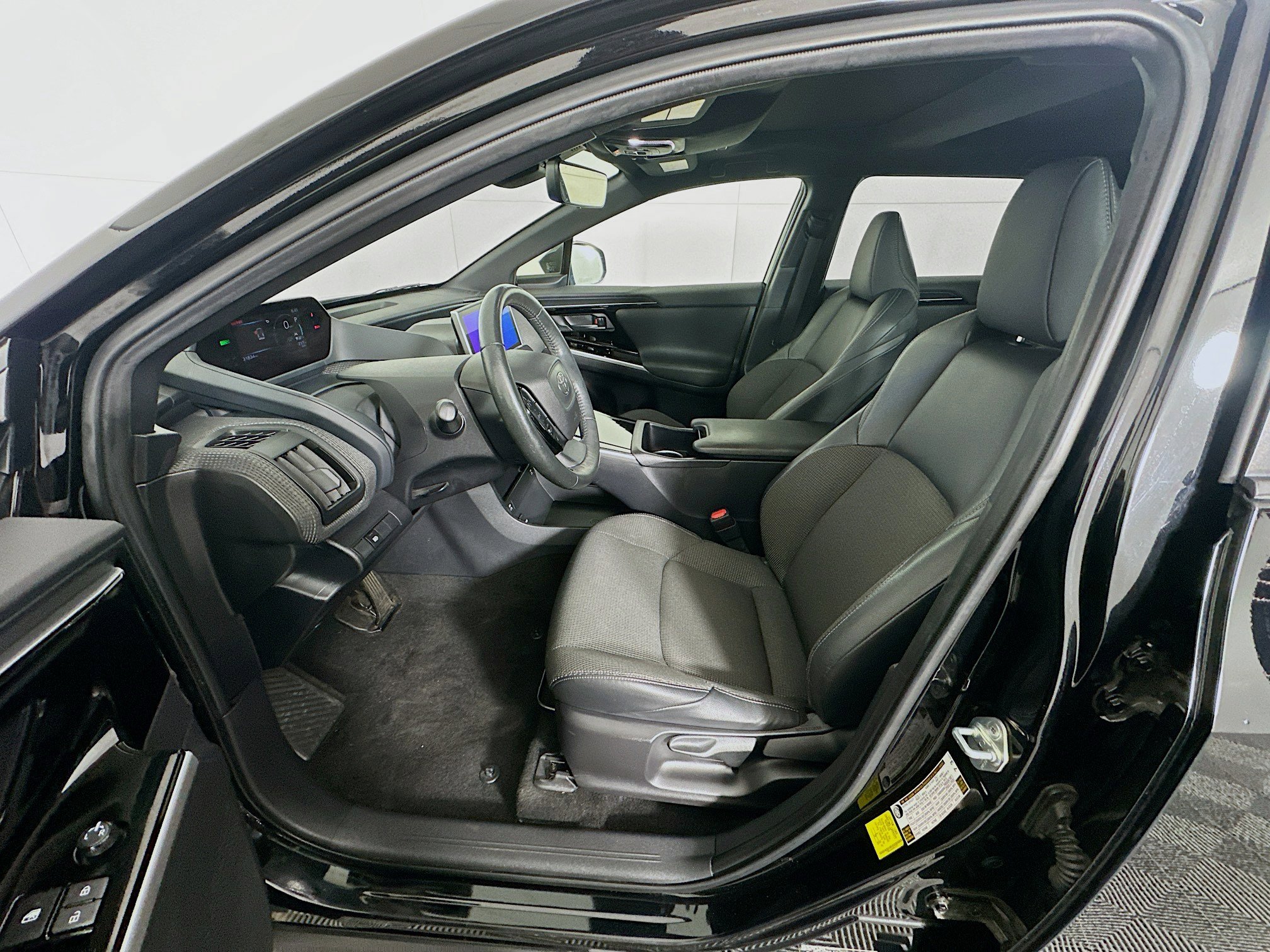 Used 2023 Toyota bZ4X XLE w/ Weather Package image 13