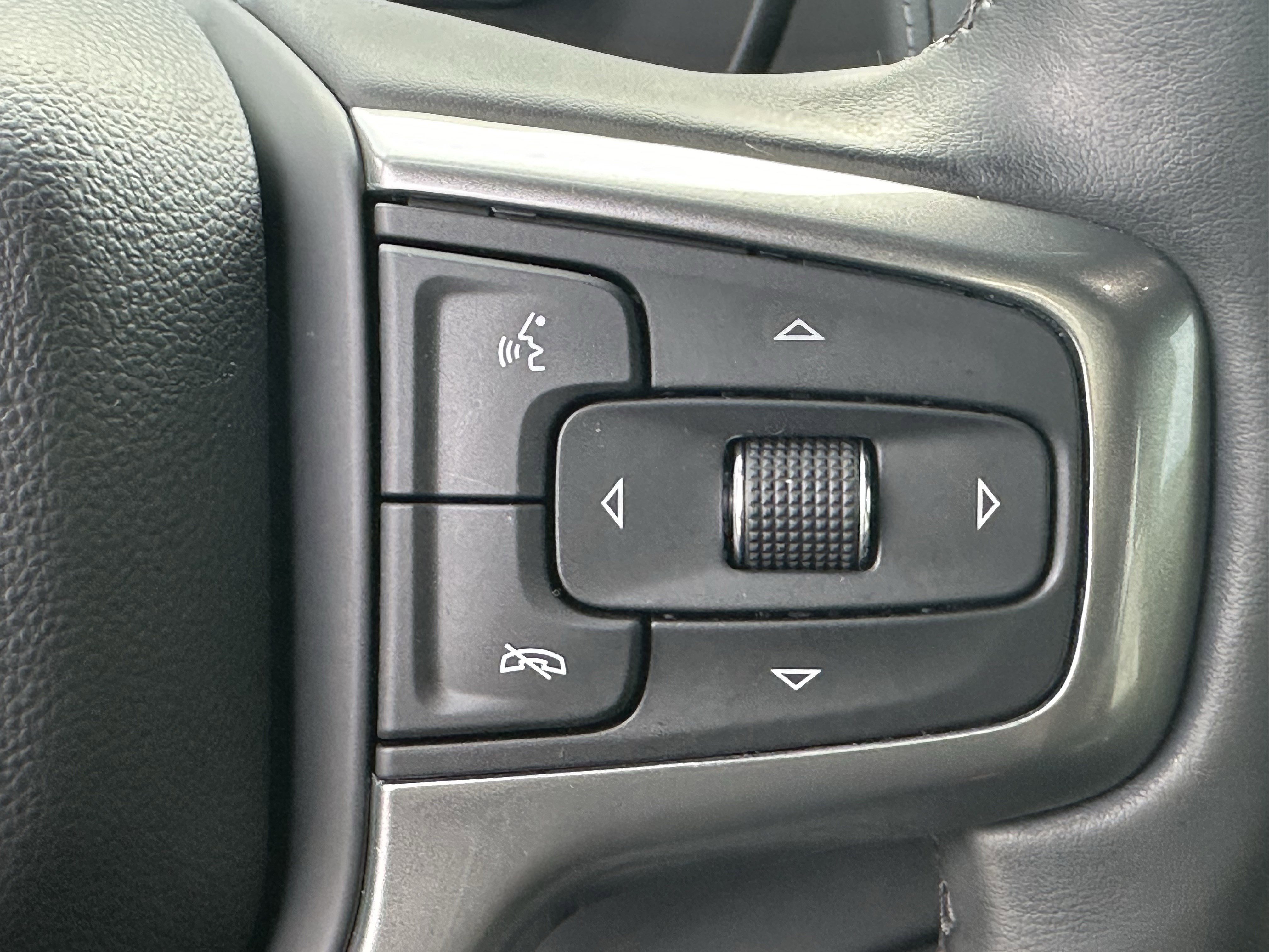 Used 2024 Chevrolet Suburban LT w/ Luxury Package image 28