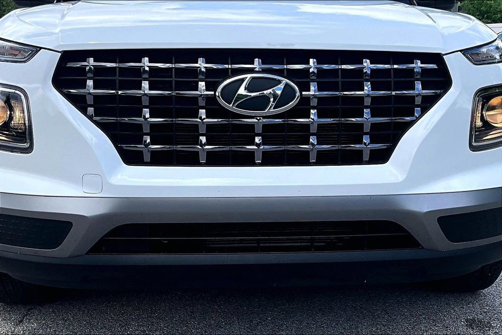 Used 2025 Hyundai Venue SEL FWD image 28
