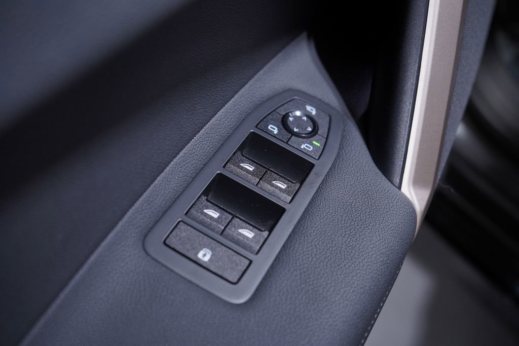 Used 2026 BMW iX xDrive60 image 16