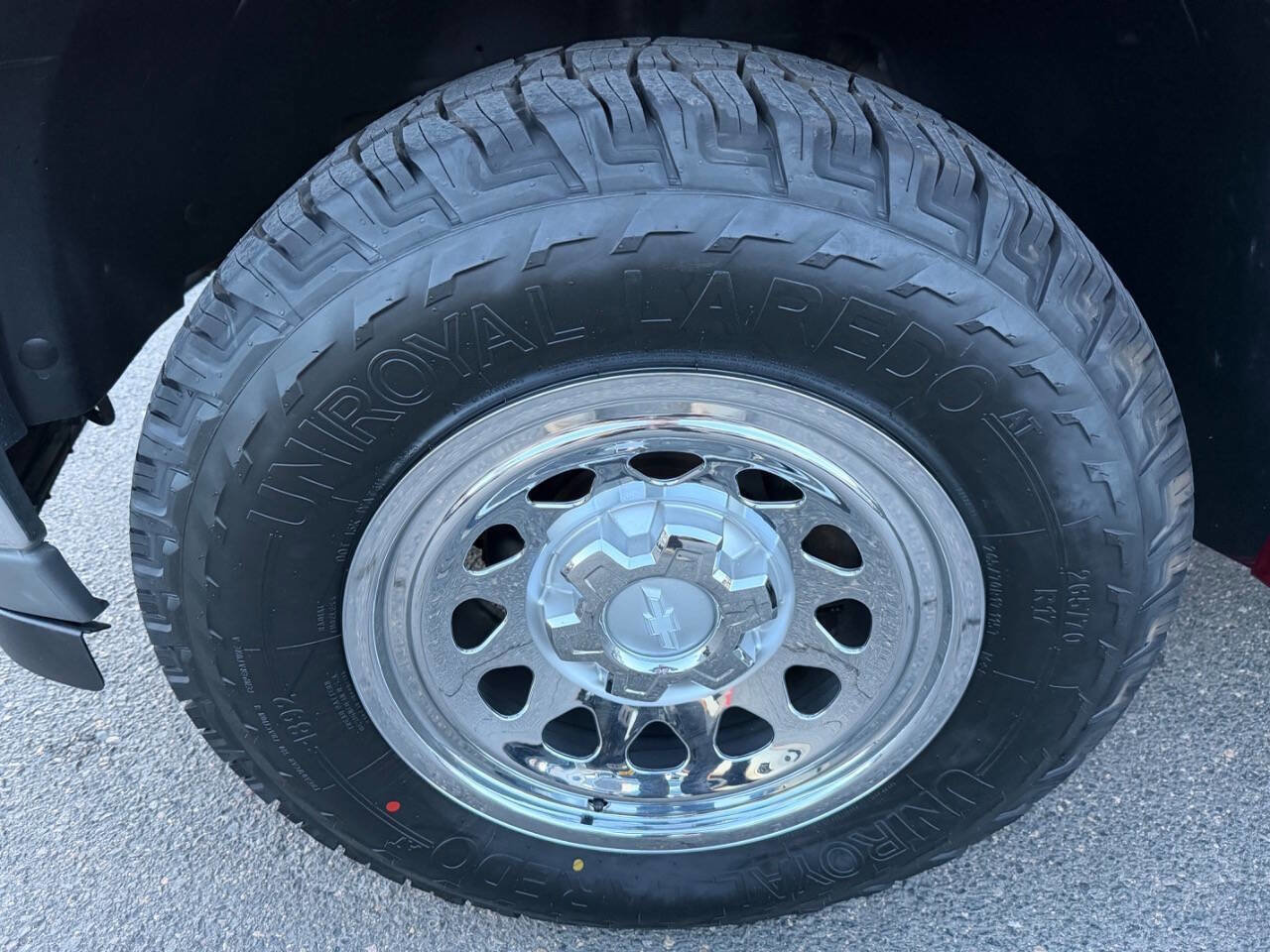 Used 2005 Chevrolet Suburban LS w/ Preferred Equipment Group image 27