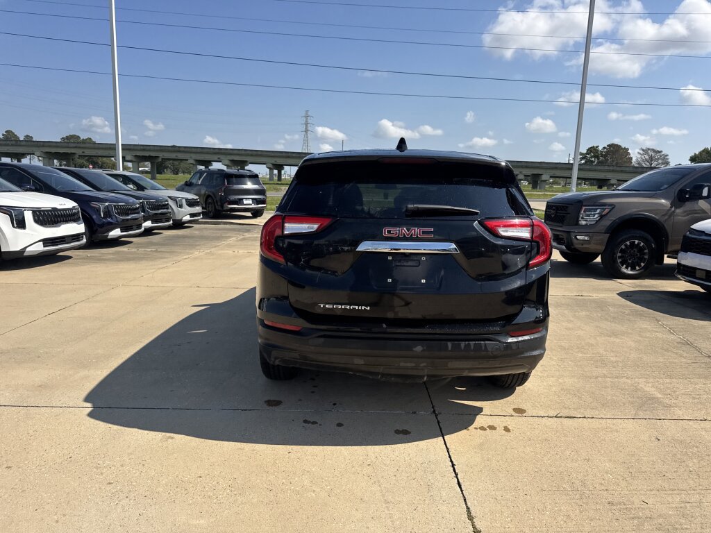 Used 2024 GMC Terrain SLE w/ LPO, Floor Liner Package image 15