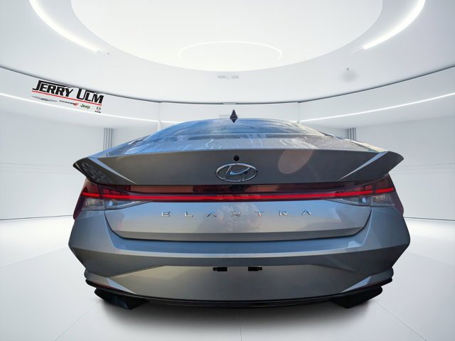 Used 2022 Hyundai Elantra SEL w/ Convenience + Premium Package image 3