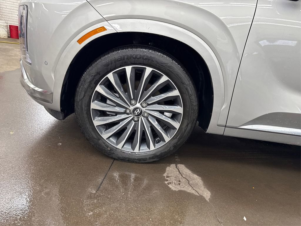 Used 2024 Hyundai Palisade Calligraphy image 11