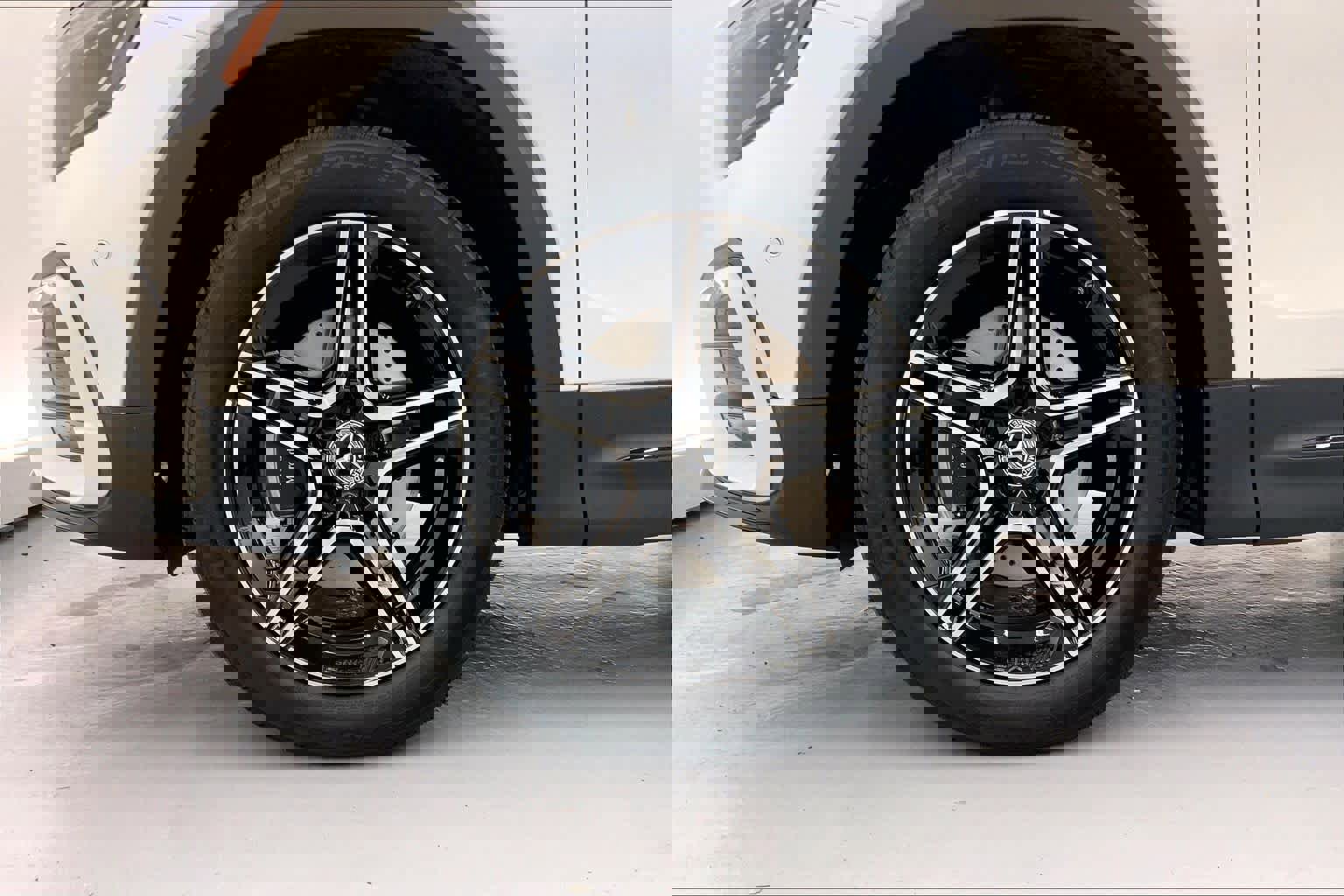 Used 2025 Mercedes-Benz GLB 250 image 9