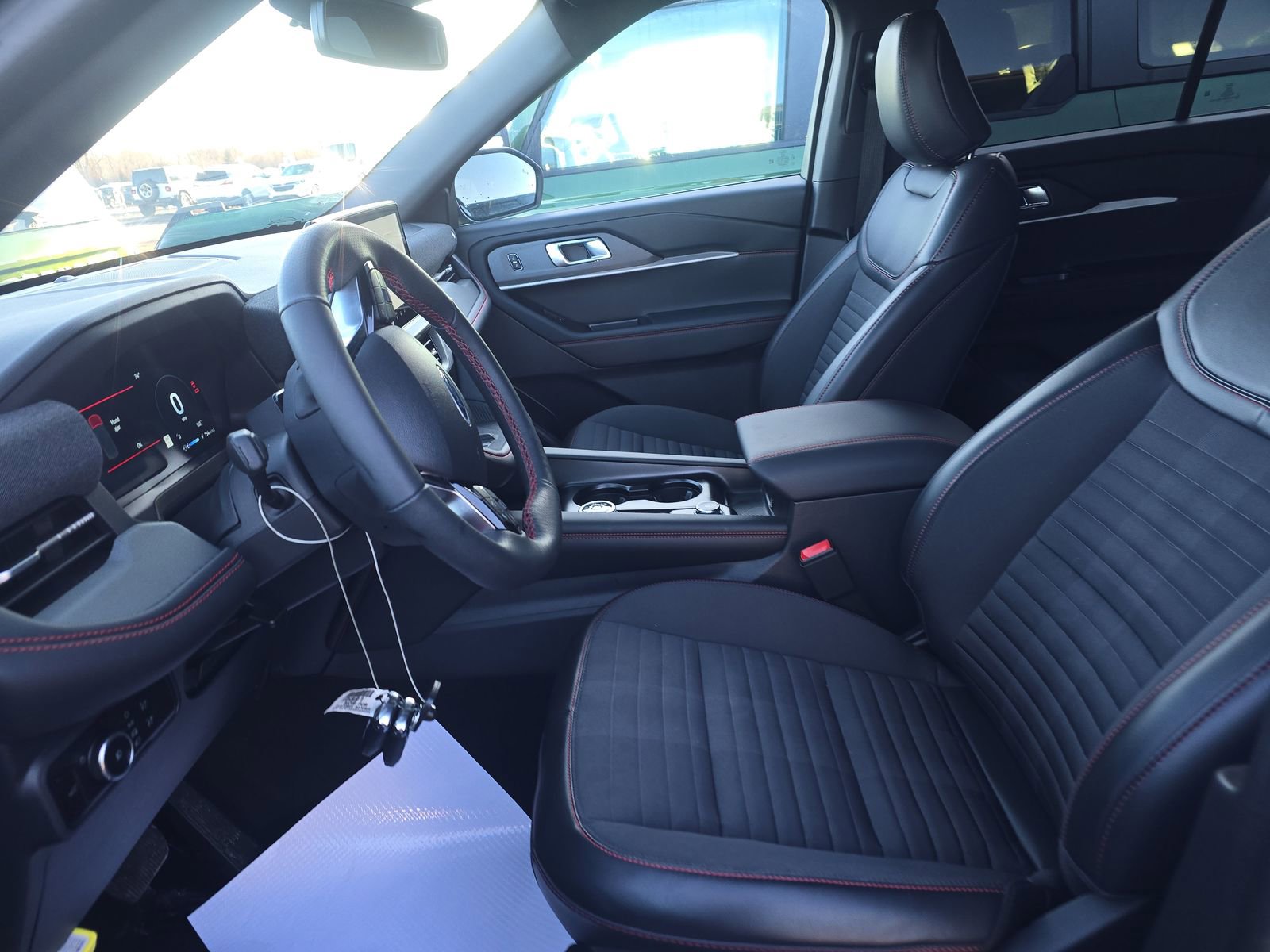Used 2025 Ford Explorer ST-Line w/ Premium Package image 13
