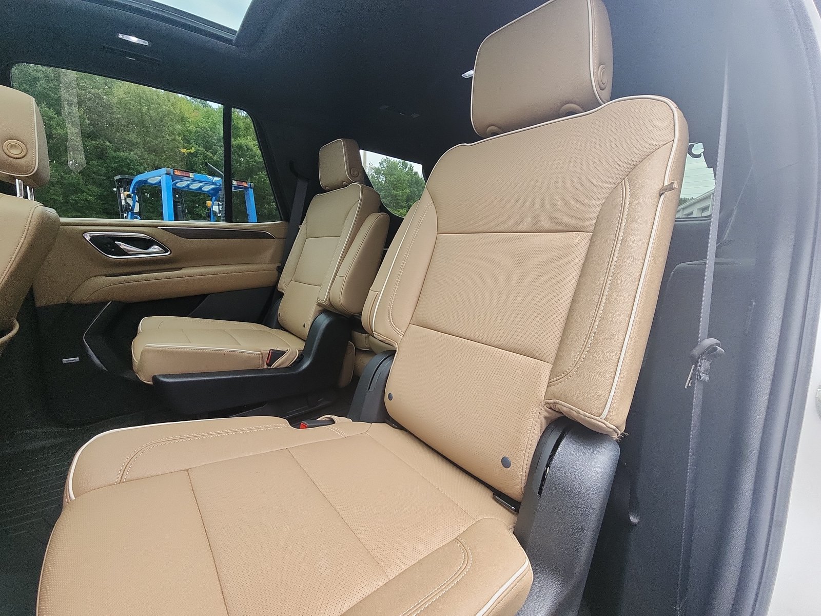 Used 2023 Chevrolet Tahoe Premier w/ Premium Package AWD/4WD image 20
