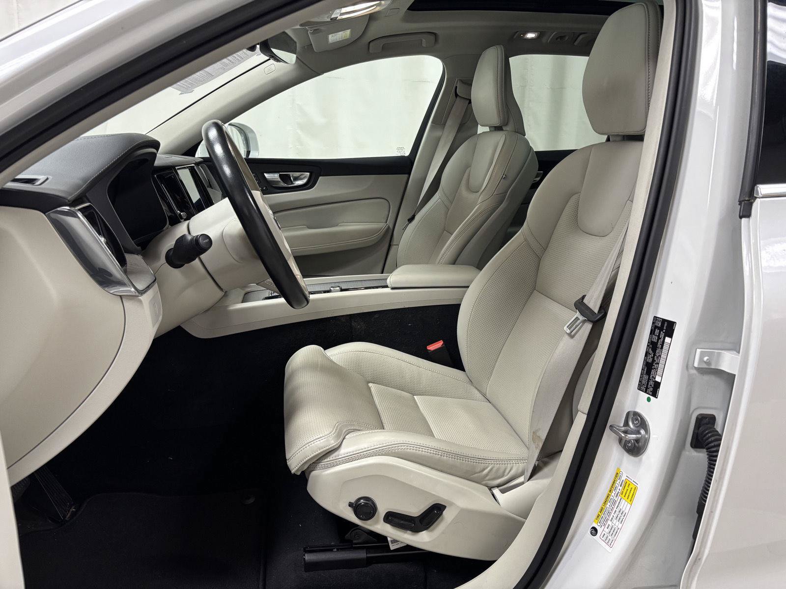 Used 2023 Volvo XC60 B6 Ultimate w/ Protection Package Premier AWD/4WD image 15