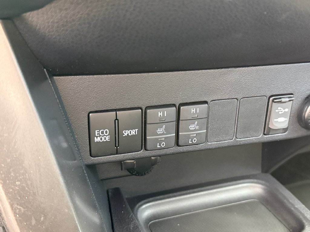 Used 2018 Toyota RAV4 SE w/ Power Extra Value Package AWD/4WD image 18