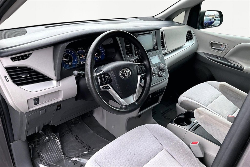 Used 2020 Toyota Sienna LE image 14