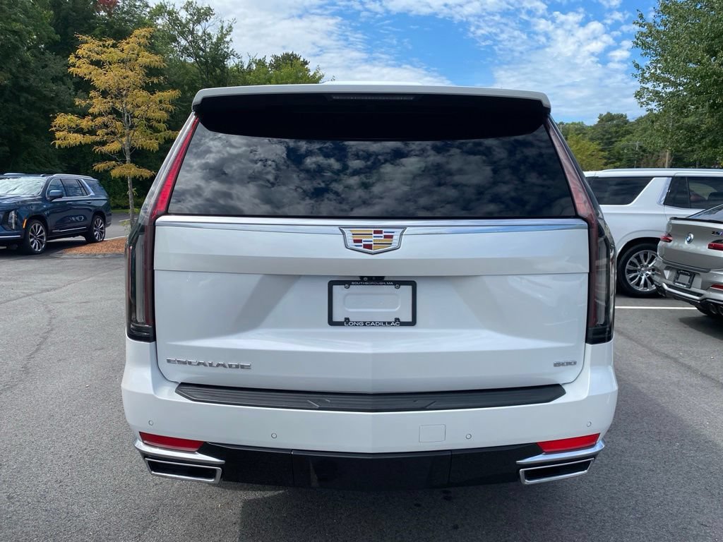 Used 2021 Cadillac Escalade Premium Luxury AWD/4WD image 4
