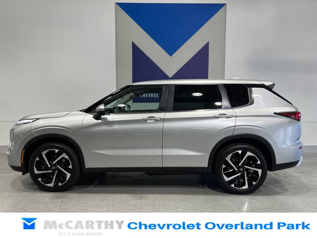 Used 2023 Mitsubishi Outlander SE Black Edition FWD image 8