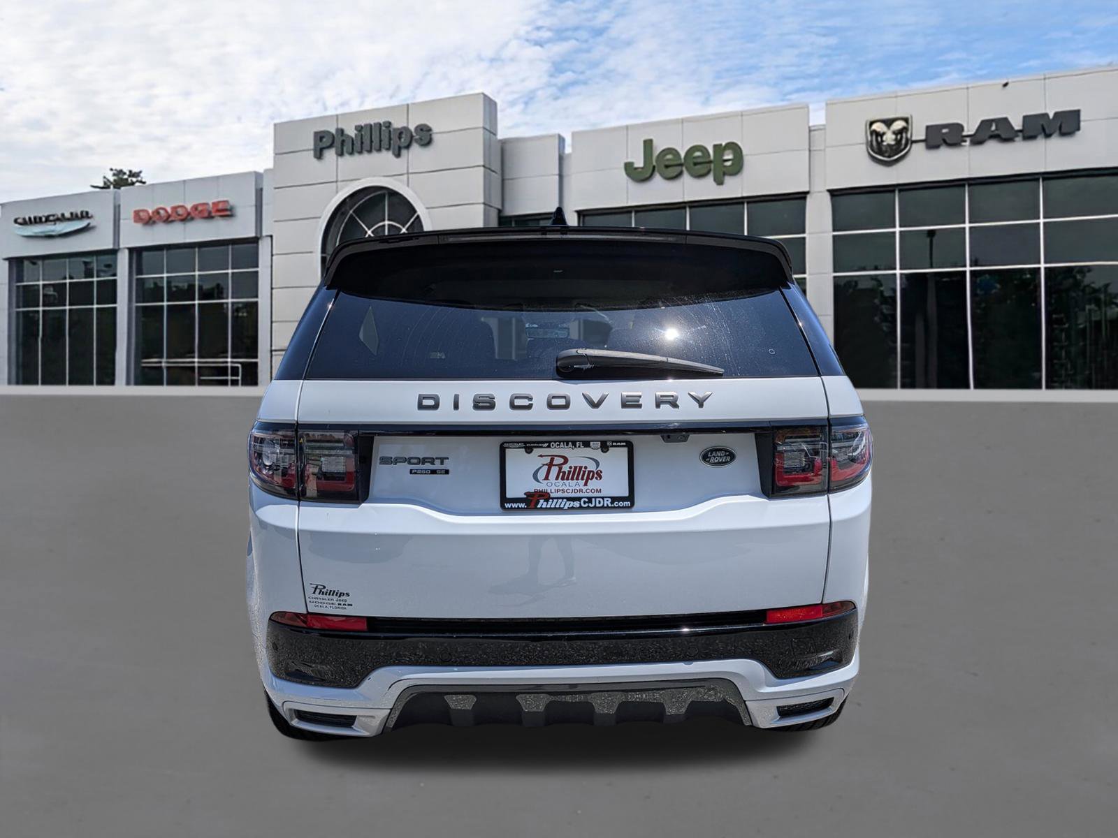 Used 2020 Land Rover Discovery Sport SE R-Dynamic AWD/4WD image 4