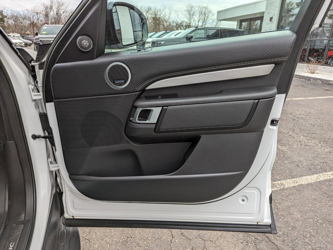 Used 2023 Land Rover Discovery S R-Dynamic image 26