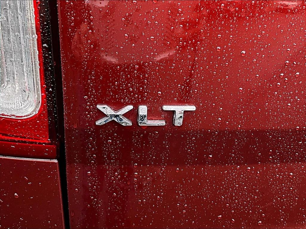 Used 2014 Ford Explorer XLT w/ Equipment Group 202A AWD/4WD image 8