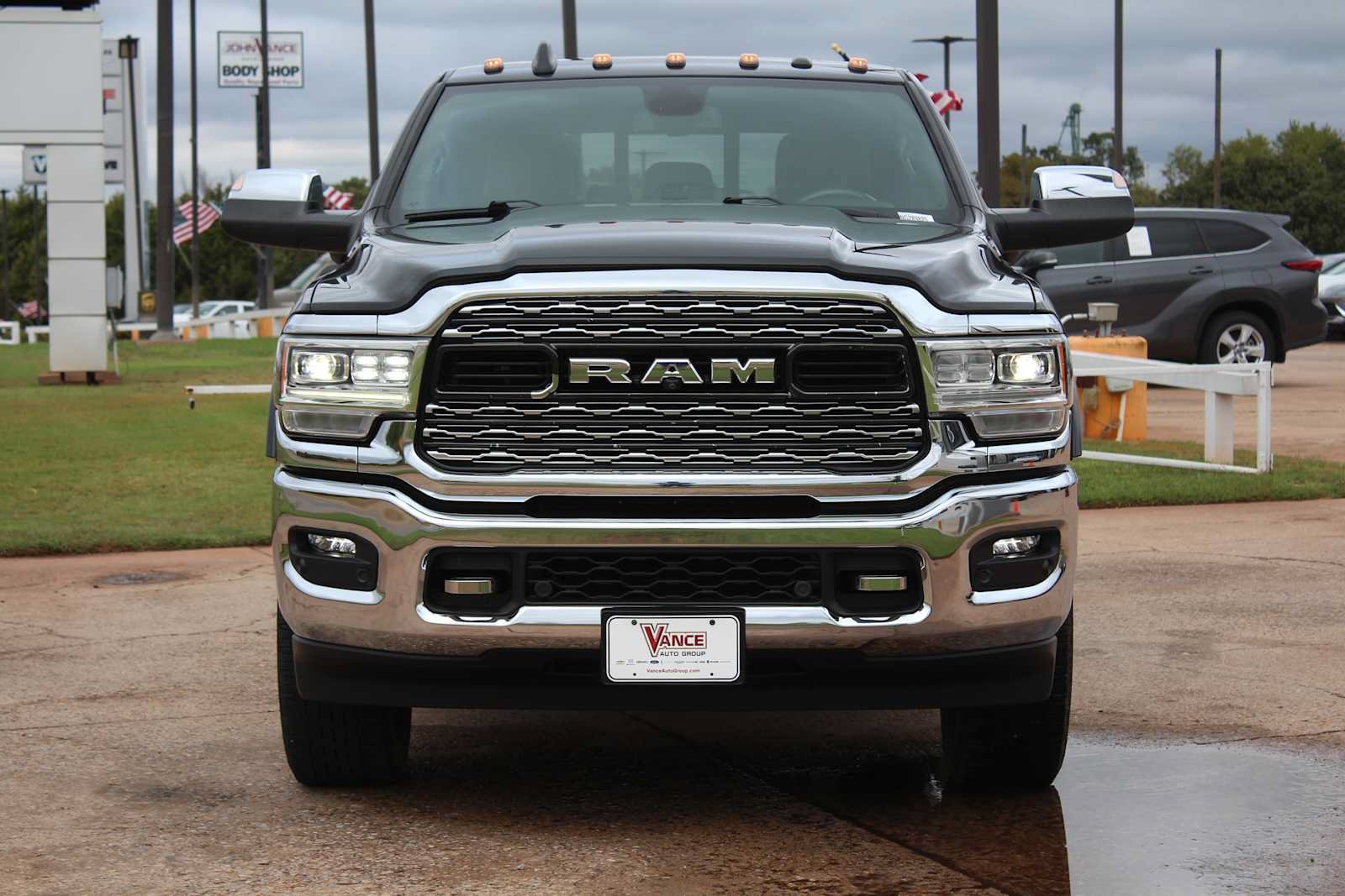 Used 2022 RAM 3500 Limited w/ Towing Technology Group AWD/4WD image 3
