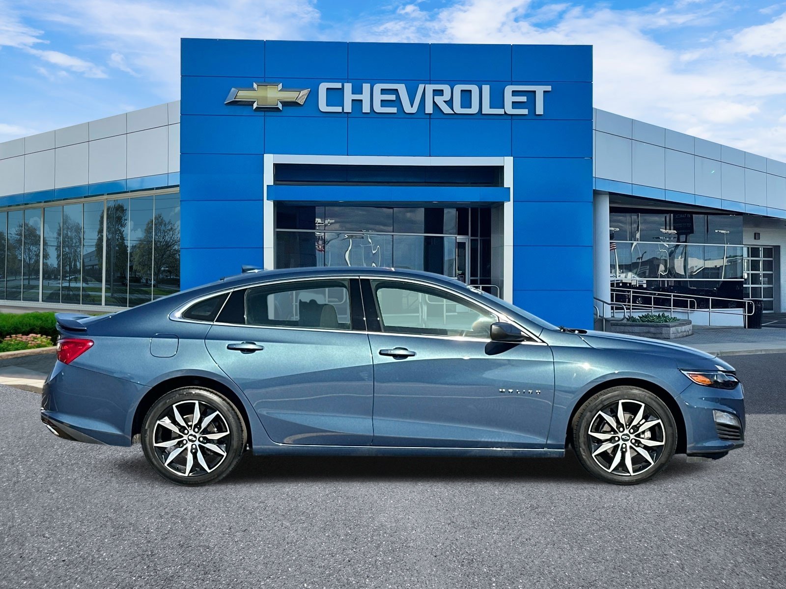 Certified 2024 Chevrolet Malibu RS FWD image 2