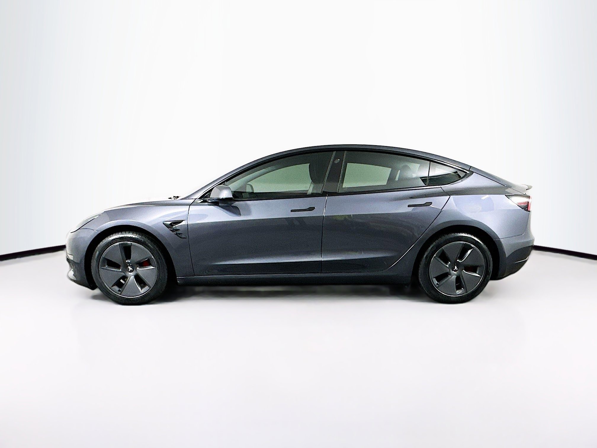 Used 2023 Tesla Model 3 Standard Range image 4
