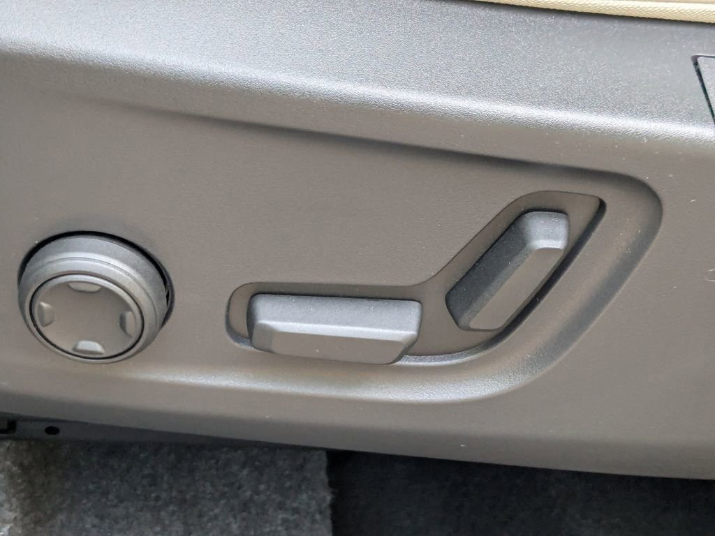 New 2026 Volvo XC40 B4 Plus w/ Climate Package image 20