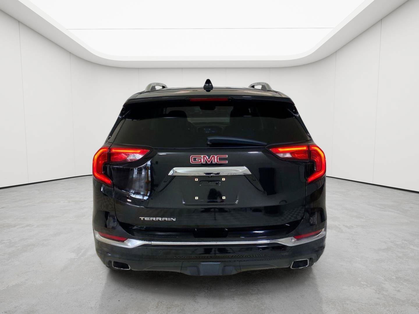 Used 2018 GMC Terrain Denali w/ Driver Alert Package II FWD image 4