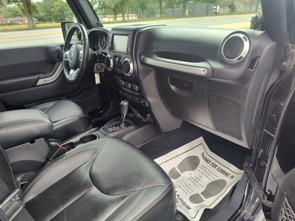 Used 2014 Jeep Wrangler Unlimited Rubicon image 27