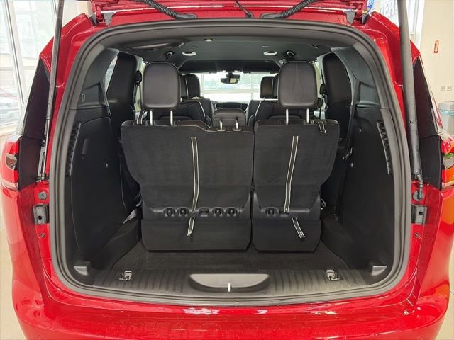 Used 2026 Chrysler Pacifica Select image 9