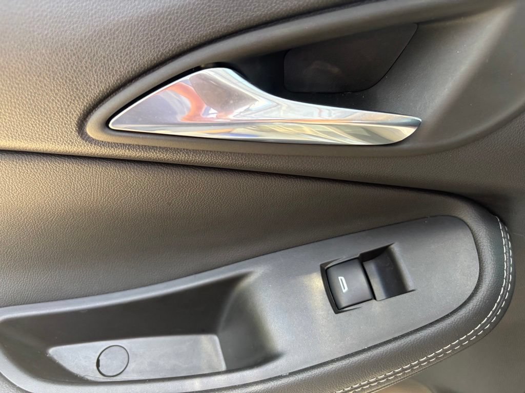 Used 2023 Buick Encore GX Select w/ Sport Touring Package FWD image 39
