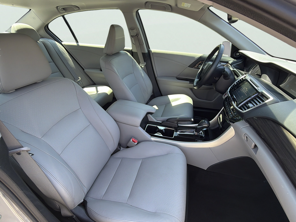 Used 2017 Honda Accord EX-L image 18
