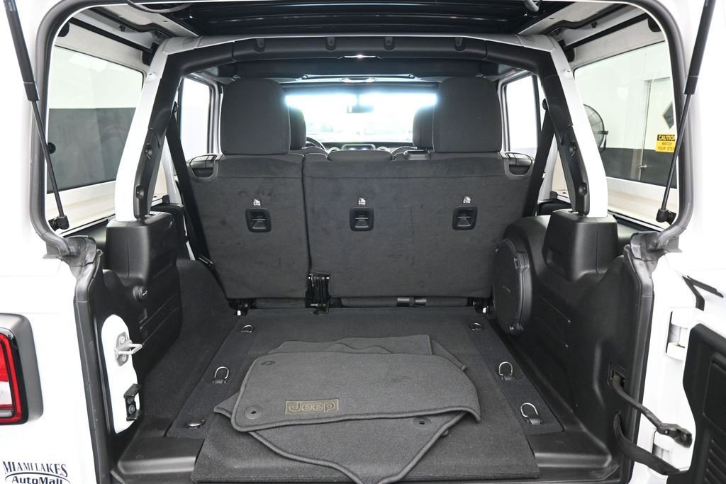 Used 2022 Jeep Wrangler Unlimited Sahara AWD/4WD image 33