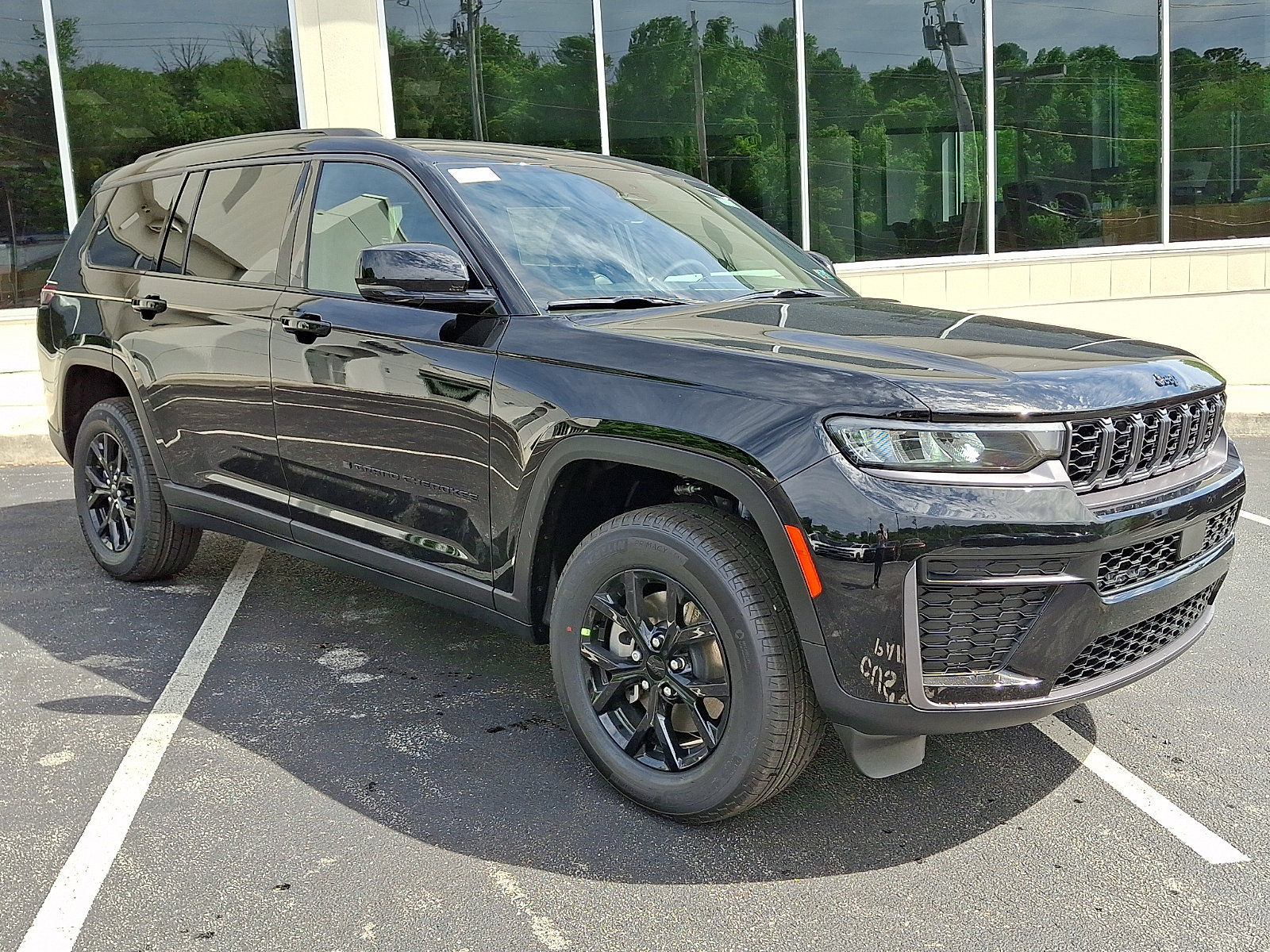 New 2026 Jeep Grand Cherokee L 4WD image 2