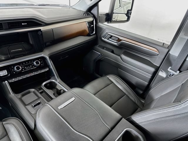 Used 2024 GMC Sierra 3500 Denali w/ Technology Package AWD/4WD image 24