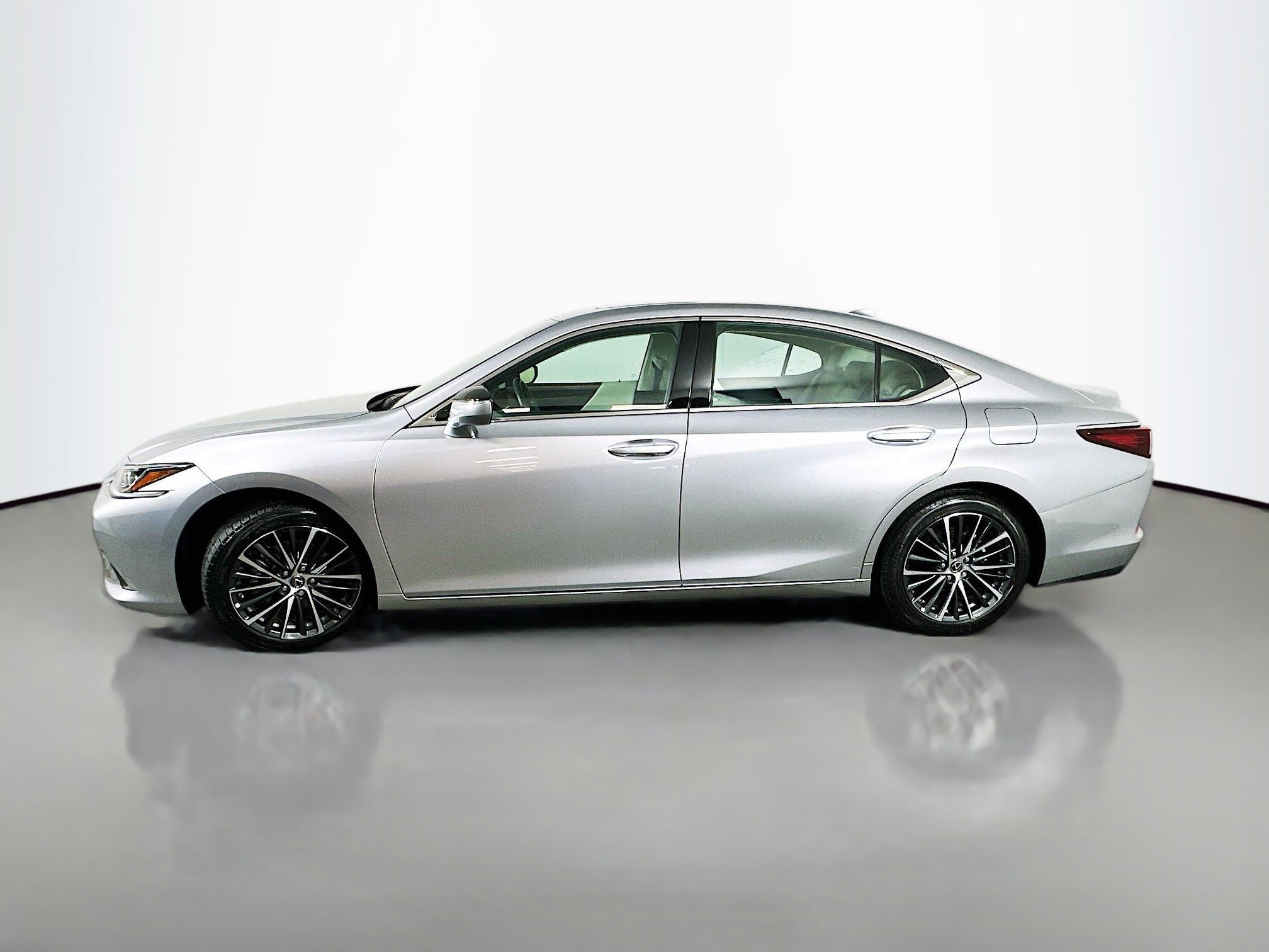 Certified 2025 Lexus ES 350 w/ Premium Package image 4