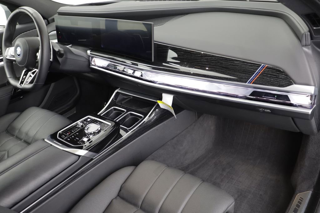 Certified 2025 BMW 750e xDrive w/ Autobahn Package AWD/4WD image 22
