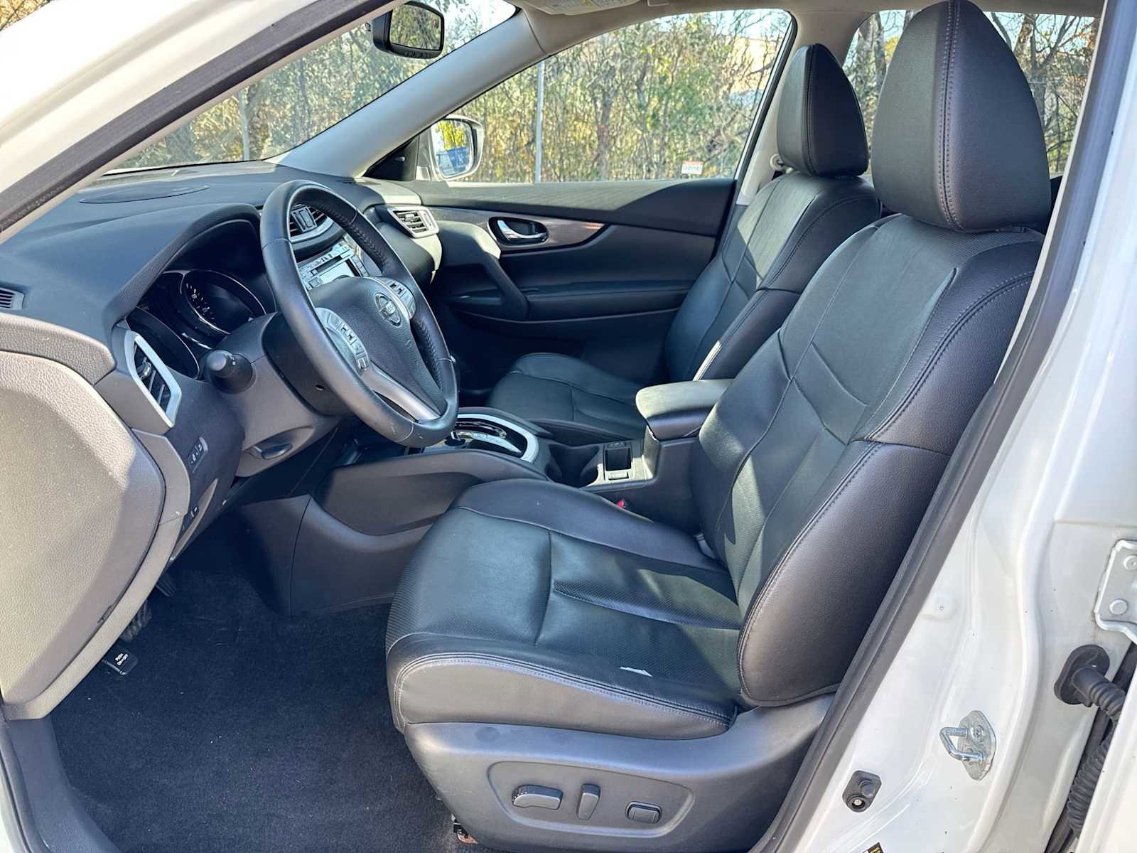 Used 2016 Nissan Rogue SL w/ SL Premium Package image 11