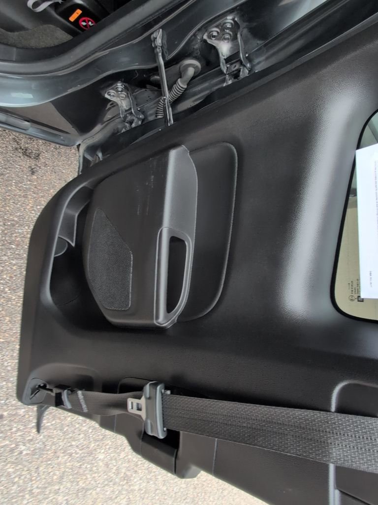 Used 2016 GMC Canyon SLE w/ SLE Convenience Package image 14