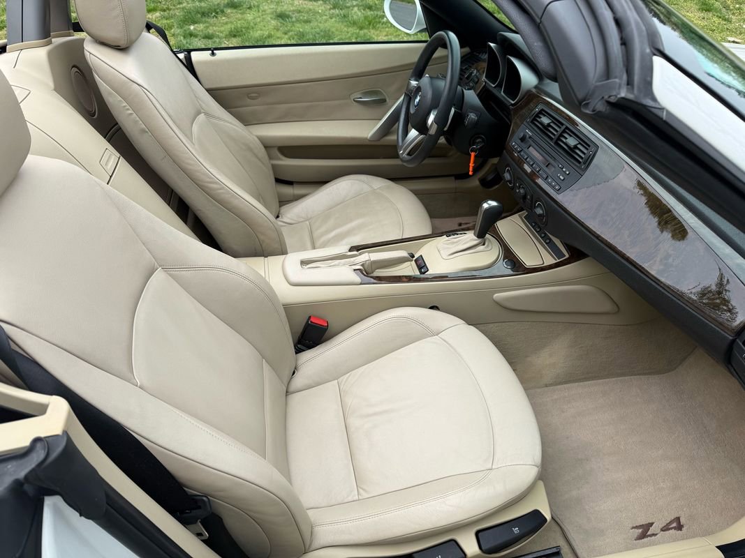 Used 2006 BMW Z4 3.0i RWD image 36