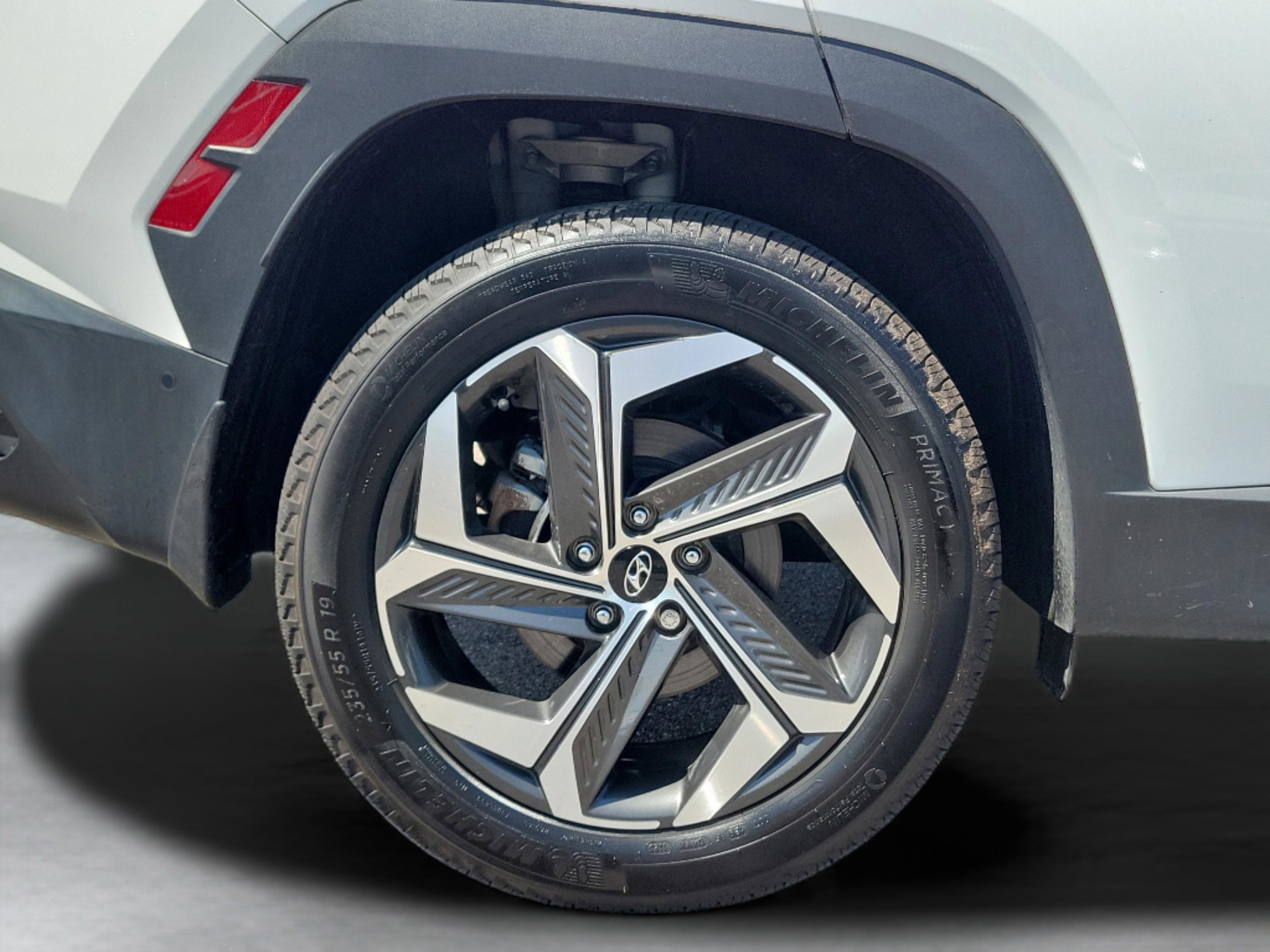 Certified 2023 Hyundai Tucson Limited AWD/4WD image 36
