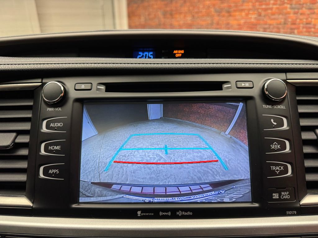 Used 2018 Toyota Highlander XLE image 19