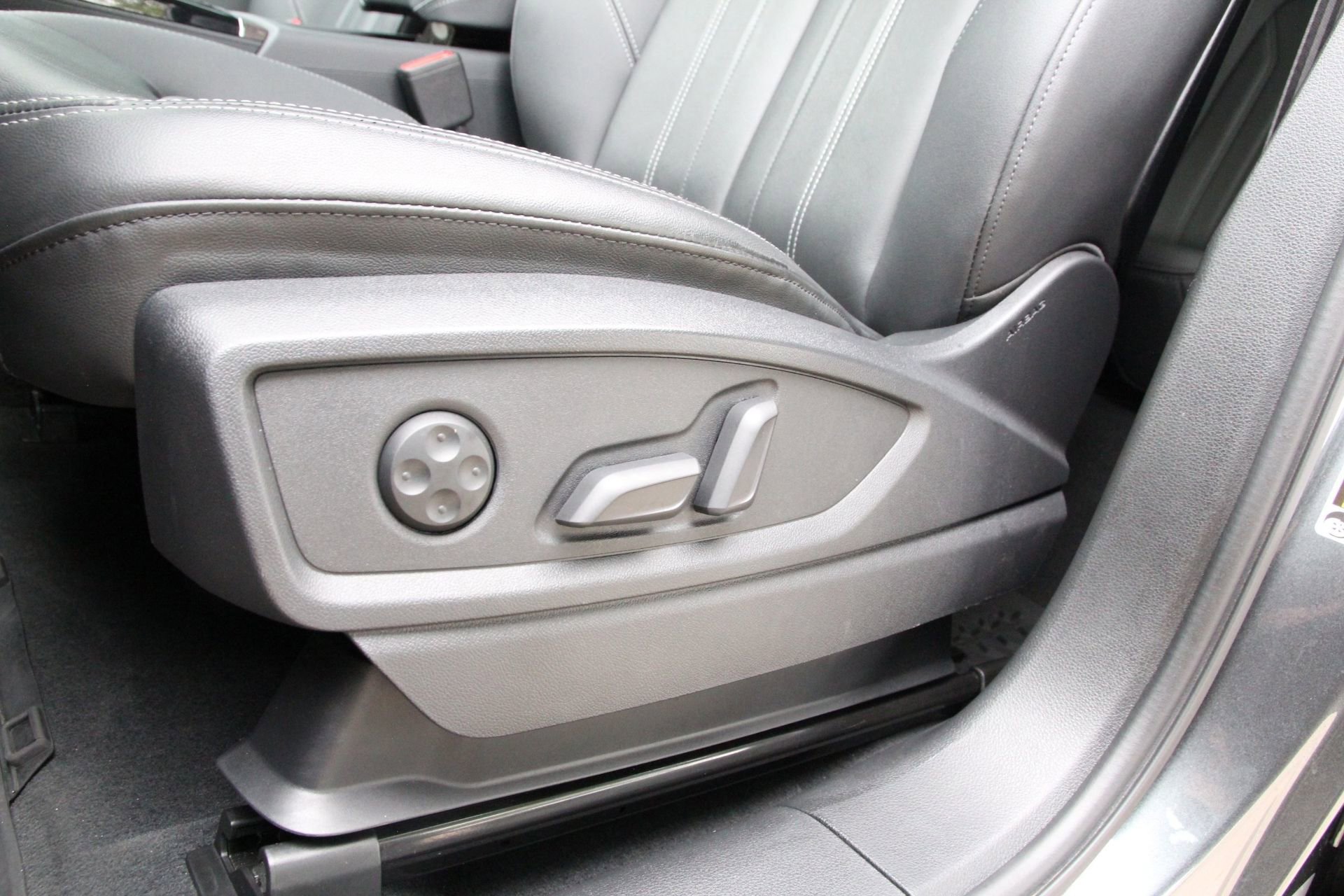 Used 2023 Audi Q5 2.0T Premium w/ Convenience Package image 15