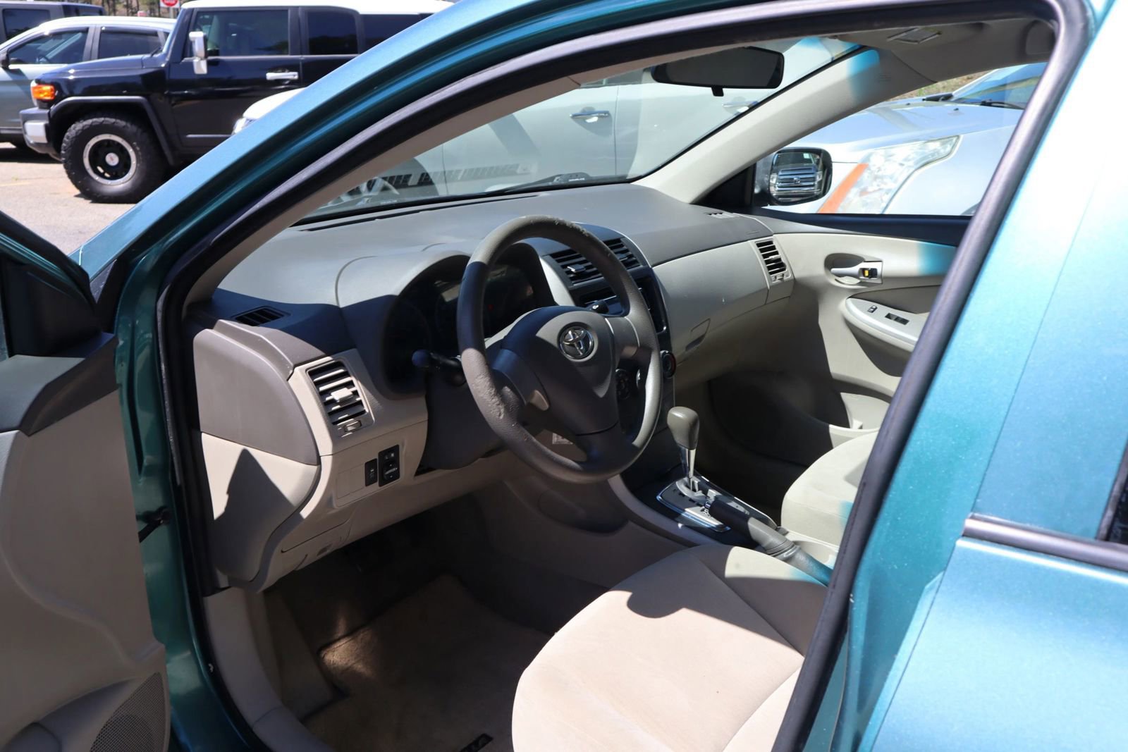 Used 2010 Toyota Corolla LE image 5