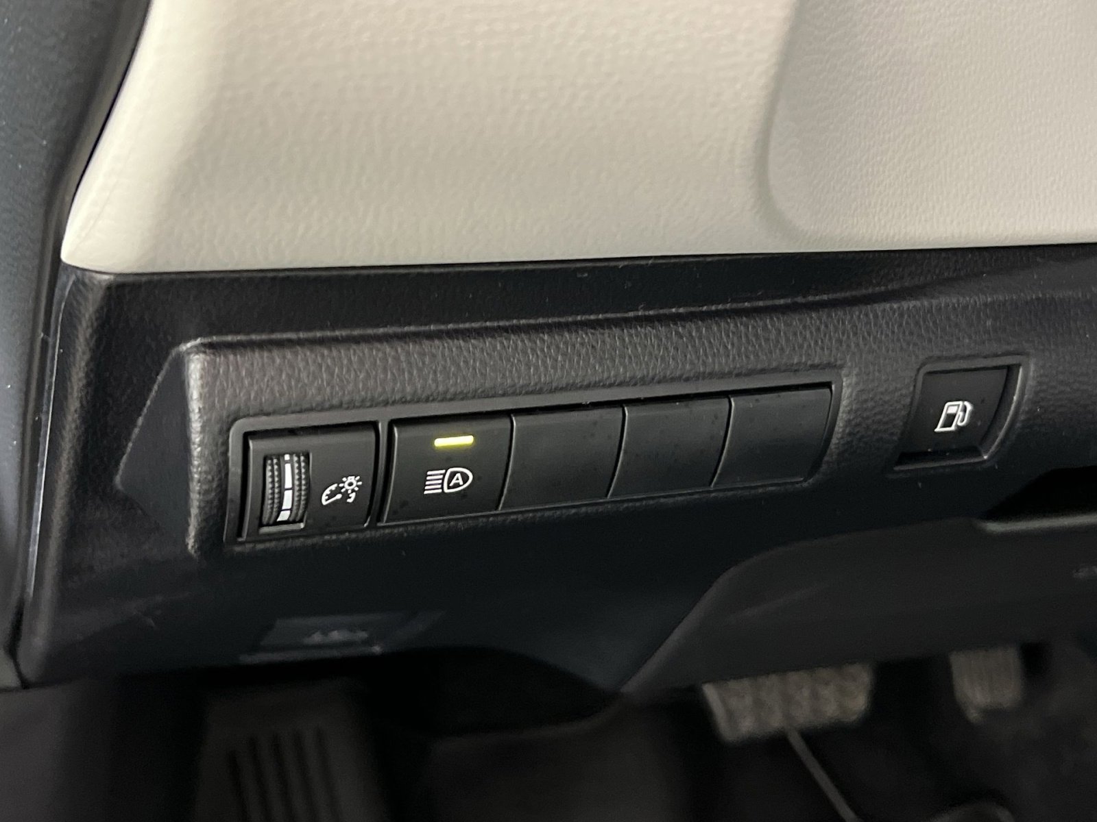 Used 2024 Toyota Corolla LE image 31