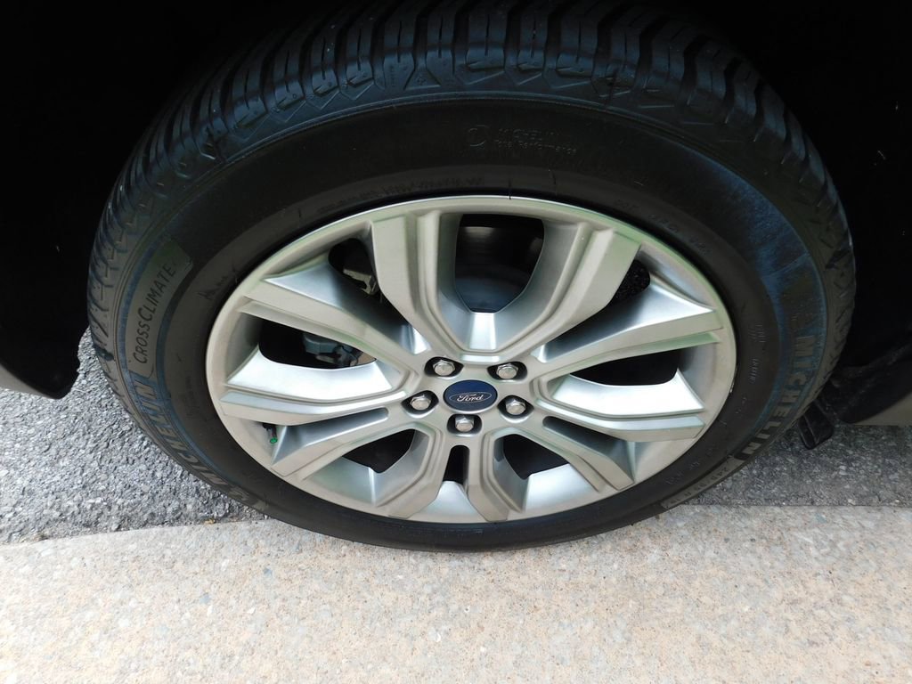 Used 2019 Ford Edge Titanium AWD/4WD image 7