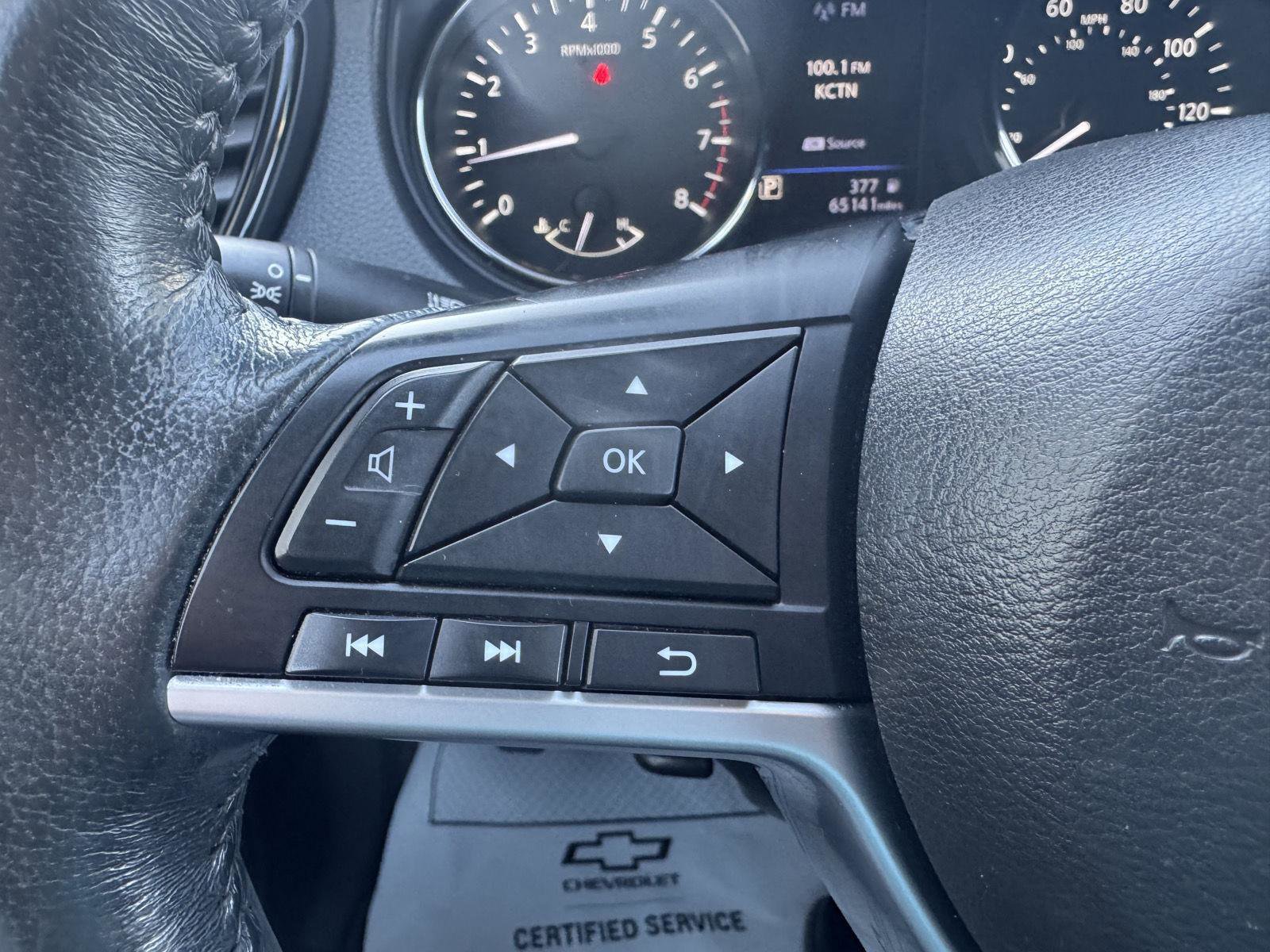 Used 2018 Nissan Rogue SV image 13