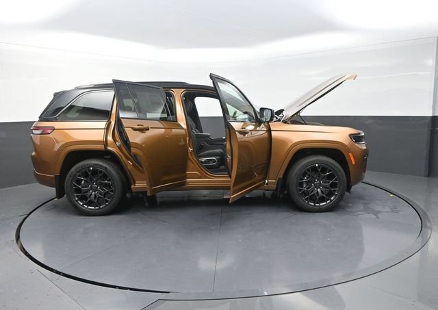 New 2026 Jeep Grand Cherokee Summit w/ Obsidian Package AWD/4WD image 42